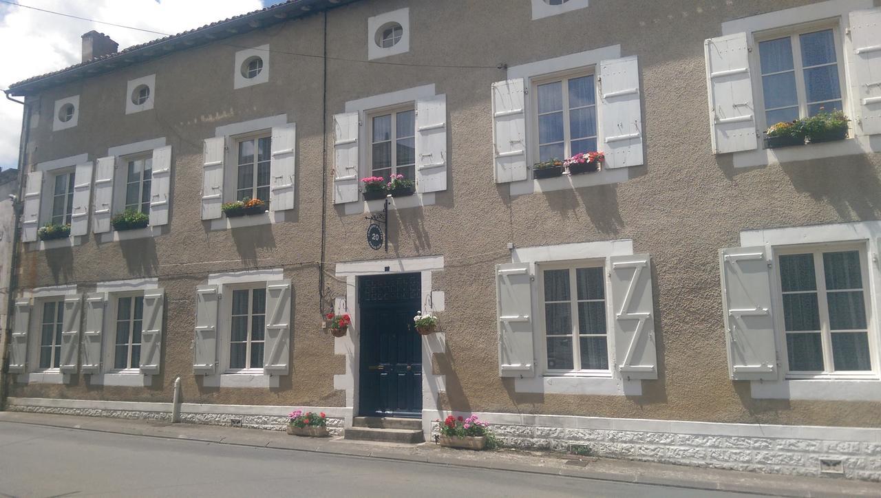 Vingt Grand Rue Bed & Breakfast Champagne-Mouton Exterior photo
